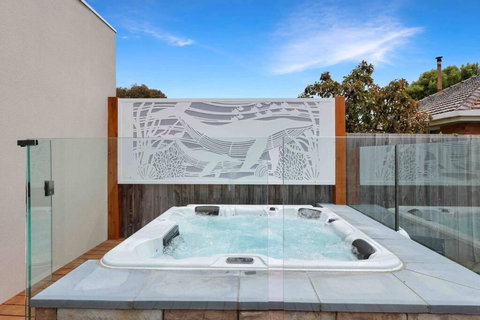 OG Spa Retreat- 3 Bedroom, Spa, Central, Aircon - Whitsundays Accommodation 0