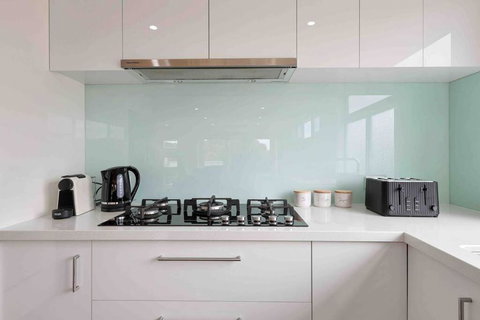 OG Spa Retreat- 3 Bedroom, Spa, Central, Aircon - Whitsundays Accommodation 2