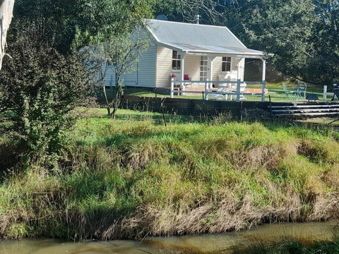 Old Oak Tree Cottage - Whitsundays Accommodation 2