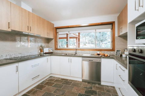 Olinda Rise Retreat House Fire Bathtub And Brekky - Whitsundays Accommodation 3