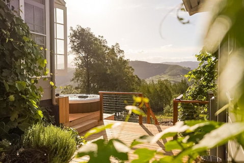 Olive Hill Spa, Views & Home Cinema - Whitsundays Accommodation 0