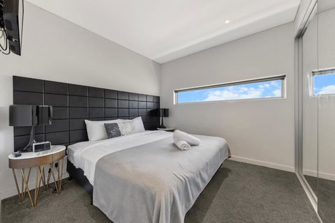 One Bedroom Private Apartment At 88 Archer St Chatswood - Whitsundays Accommodation 1
