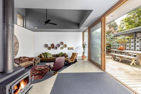 One-Dunny Beach House - Whitsundays Accommodation 1