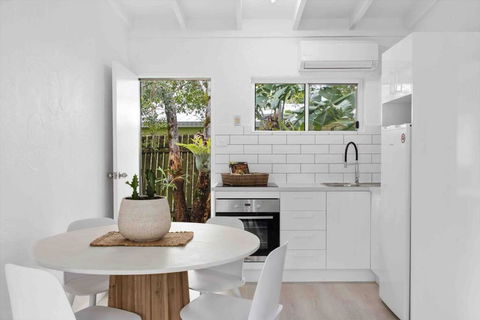PA2 Stunning Sunshine Beach Apt Pets Welcome - Whitsundays Accommodation 2