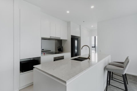 Panoramic Lake View 2-Bed With Pool, Gym And BBQ - Whitsundays Accommodation 2