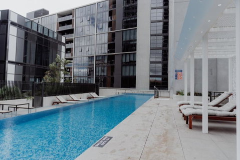 Panoramic Lake View 2-Bed With Pool, Gym And BBQ - Whitsundays Accommodation 3
