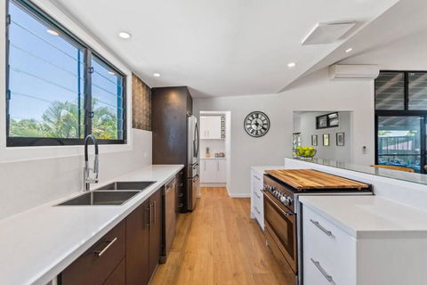 PACIFIC Stunning Coastal Home The Perfect Family Getaway - Whitsundays Accommodation 2