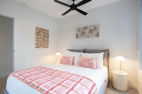 Panoramic View - Albert Park Lake & Shrine Views - Whitsundays Accommodation 3