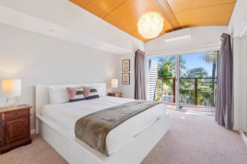Paradise Palms - Resort Retreat With Panoramic Views - Whitsundays Accommodation 1