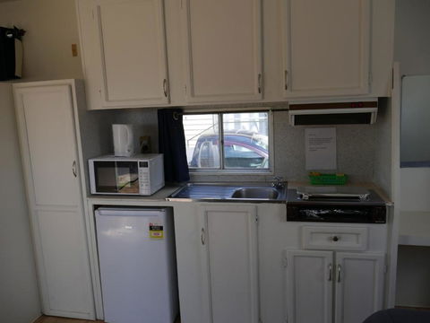 Parkes Country Cabins - Whitsundays Accommodation 2
