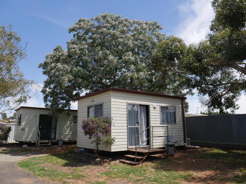 Parkes Country Cabins - Whitsundays Accommodation 3