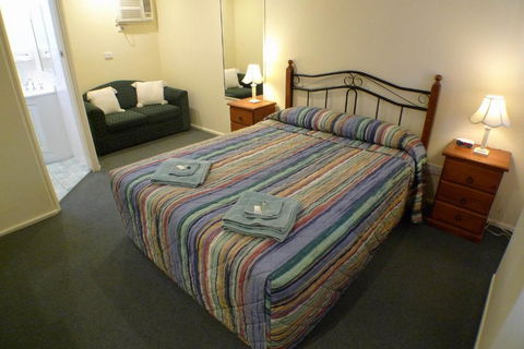 Parkhaven Motel - Whitsundays Accommodation 1