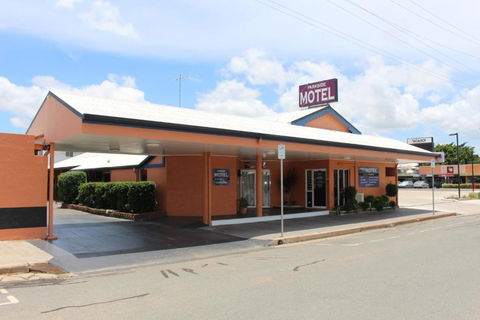 Parkside Motel Ayr - Whitsundays Accommodation 0