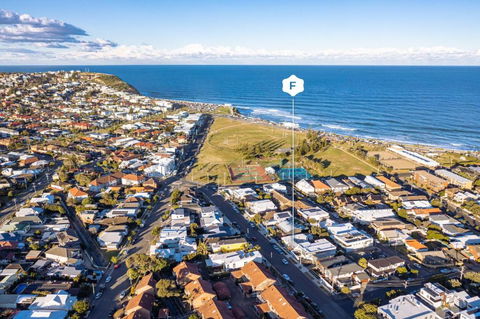 Pattys Cottage - Pet Friendly Home In Merewether - Whitsundays Accommodation 0