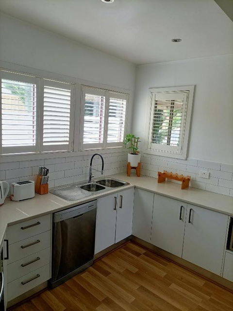 Peel Cottage - Whitsundays Accommodation 2