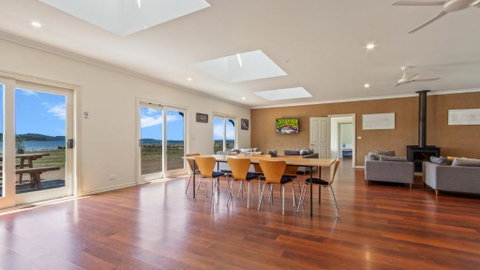 Peninsula At Metung - Access By Boat Only - Whitsundays Accommodation 2