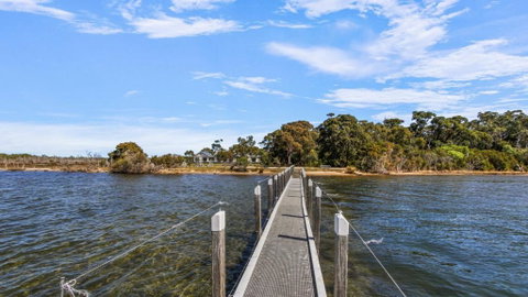Peninsula At Metung - Access By Boat Only - Whitsundays Accommodation 1