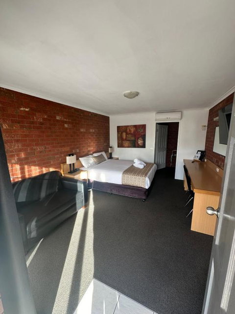 Pevensey Motor Lodge - Whitsundays Accommodation 2