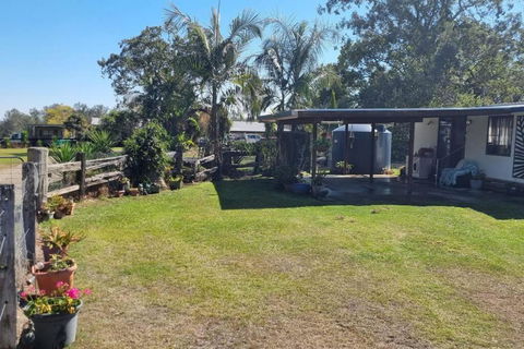 Pillar To Coast - Whitsundays Accommodation 1