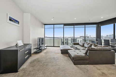 Portside Bliss Your Urban Escape In Melbourne - Whitsundays Accommodation 2