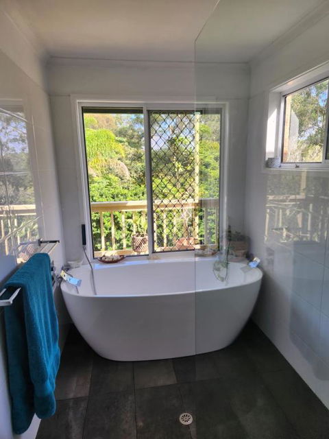 Poinciana Room - Whitsundays Accommodation 2