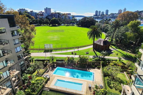Penthouse With Private Terrace, Parking + 2 Pools - Whitsundays Accommodation 3