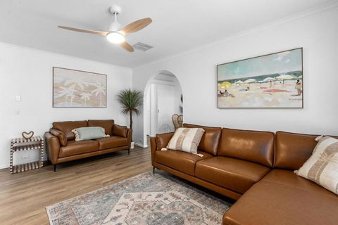 Percys Beach House Moonta Bay - Whitsundays Accommodation 1