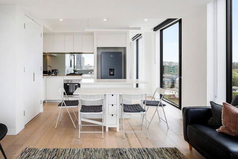 Perfect Haven In Spring Hill 2B1B And Parking - Whitsundays Accommodation 1