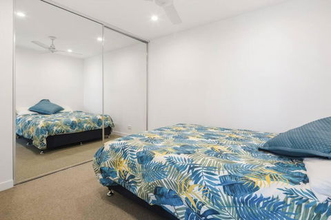 Perfect Haven In Spring Hill 2B1B And Parking - Whitsundays Accommodation 3