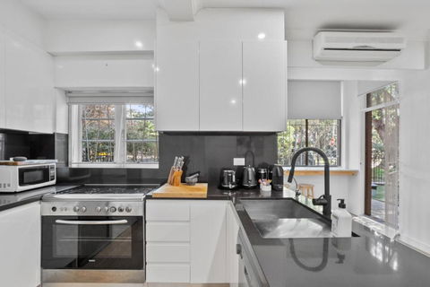 Pet-Friendly Home Just Minutes From Bondi Beach - Whitsundays Accommodation 1