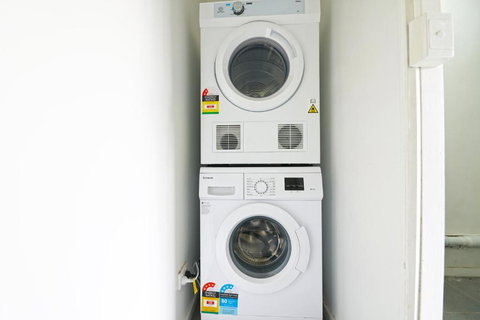 Pet Friendly Well-appointed 3BM Retreat Parking Netflix - Whitsundays Accommodation 3