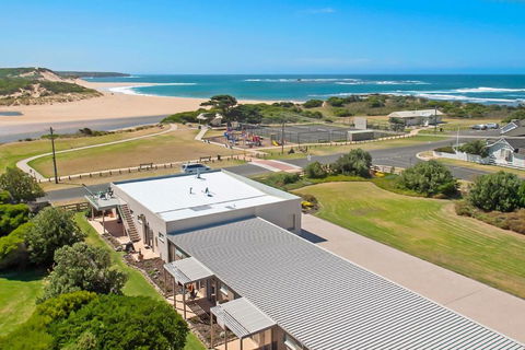 Peterborough House - Whitsundays Accommodation 0