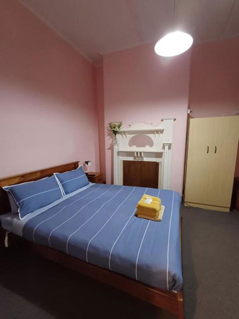 PETERBOROUGH HOTEL - Whitsundays Accommodation 2