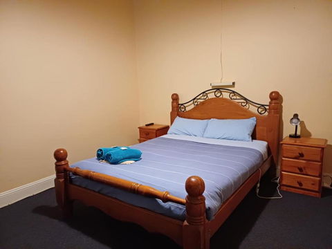 PETERBOROUGH HOTEL - Whitsundays Accommodation 3
