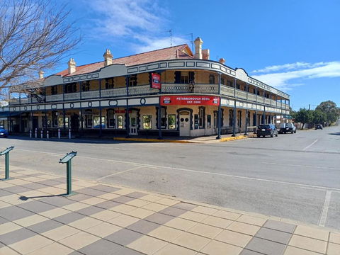 PETERBOROUGH HOTEL - Whitsundays Accommodation 0