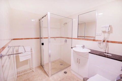 PI702 - Ideally Located Sydney CBD - Whitsundays Accommodation 3