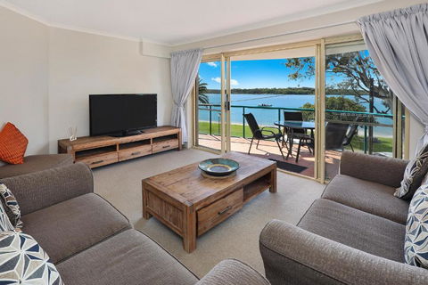 PICNIC7- PICTURE PERFECT PICNIC POINT - Whitsundays Accommodation 0