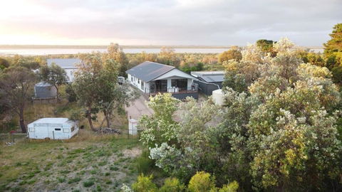 PIECE OF PARADISE, Huge 4 Bedroom Haven - Whitsundays Accommodation 3