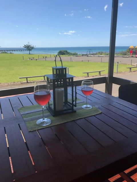 Pine View Holiday Rental - Whitsundays Accommodation 0
