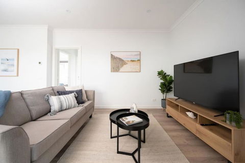 PIPER Modern Home Walk To Beach Shops Parks - Whitsundays Accommodation 1