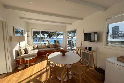PIPI SHACK - Iconic Waterfront Shack Binalong Bay - Whitsundays Accommodation 2
