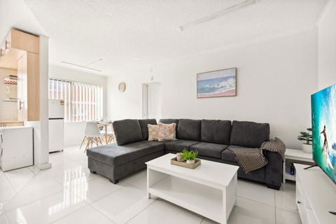 Polished 2-Bed Unit In The Heart Of Parramatta - Whitsundays Accommodation 0