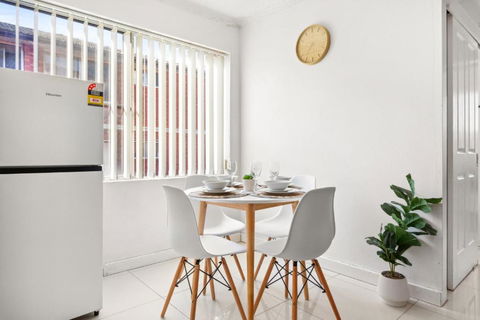 Polished 2-Bed Unit In The Heart Of Parramatta - Whitsundays Accommodation 1