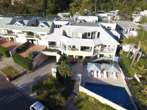 Poolside At Iluka Resort Apartments - Whitsundays Accommodation 3