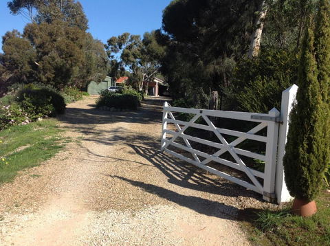 Port Elliot Rural Retreat - Whitsundays Accommodation 0