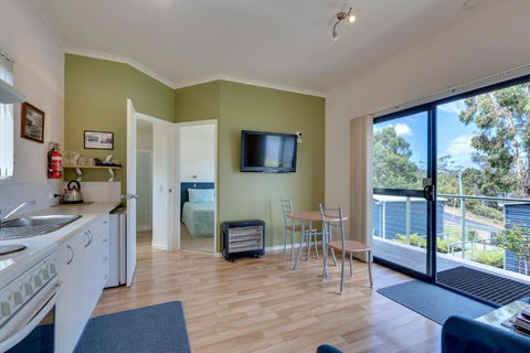 Port Huon Cottages - Whitsundays Accommodation 2