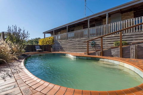 Port Philip Panorama - Bayview Retreat And Pool Bliss - Whitsundays Accommodation 2