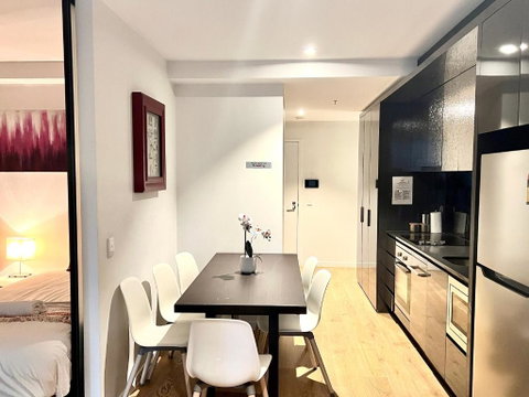 Readyset Apartments At Manhattan - Whitsundays Accommodation 3