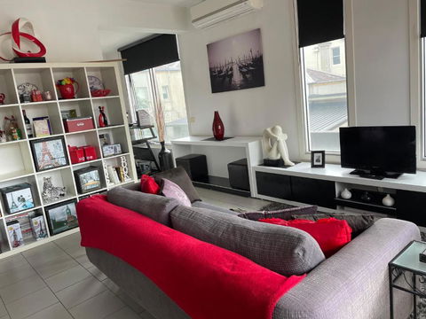 Radiance - Chic Fitzroy Street Apartment - Whitsundays Accommodation 0