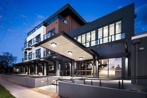 Quality Hotel Lakeside - Whitsundays Accommodation 1